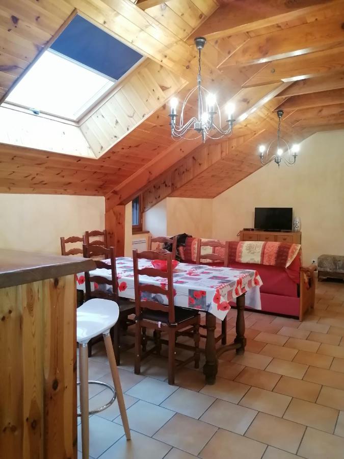 Gite A La Ferme Le Malzieu-Ville Exterior photo