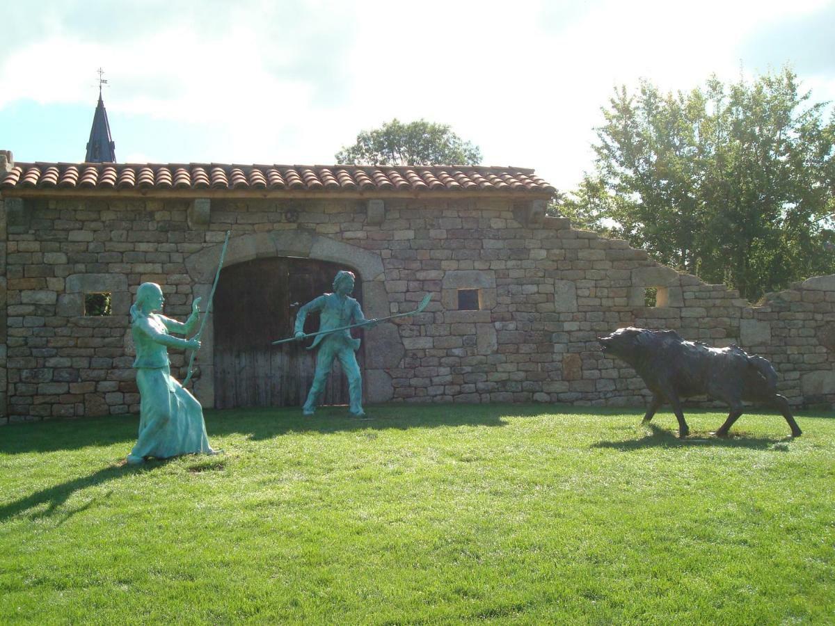 Gite A La Ferme Le Malzieu-Ville Exterior photo